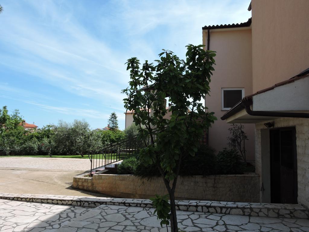 Apartments Vera Лижнян Екстер'єр фото